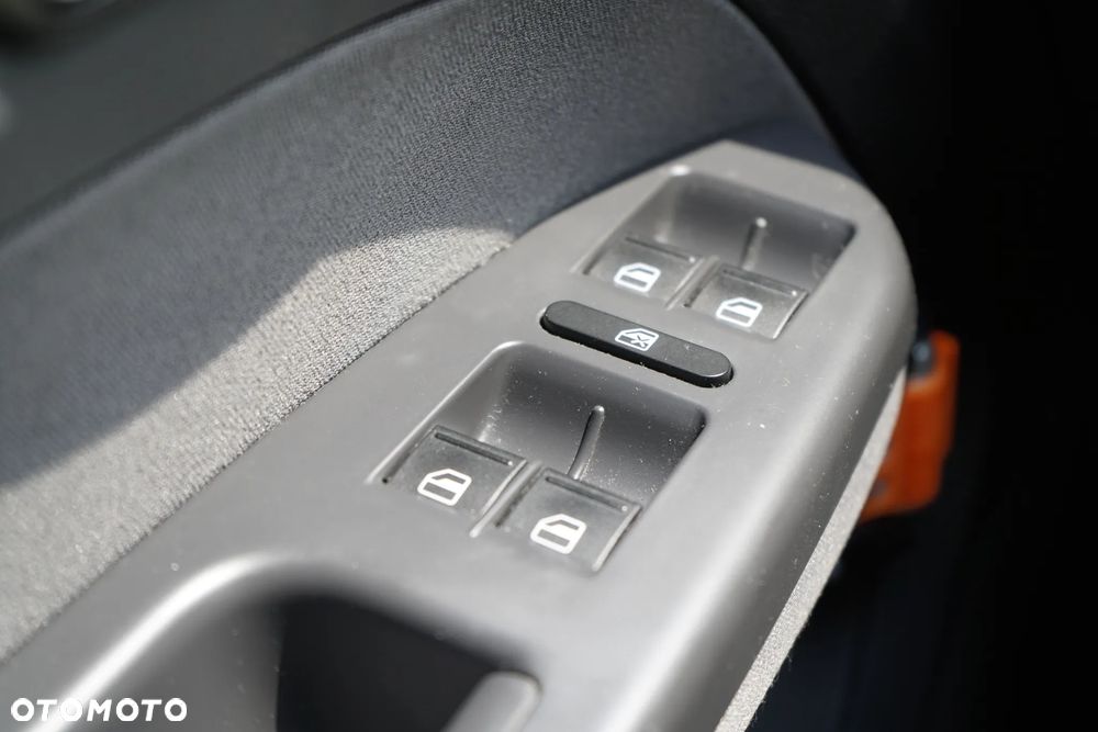 Volkswagen Touran 1.6 TDI DPF Trendline - 36