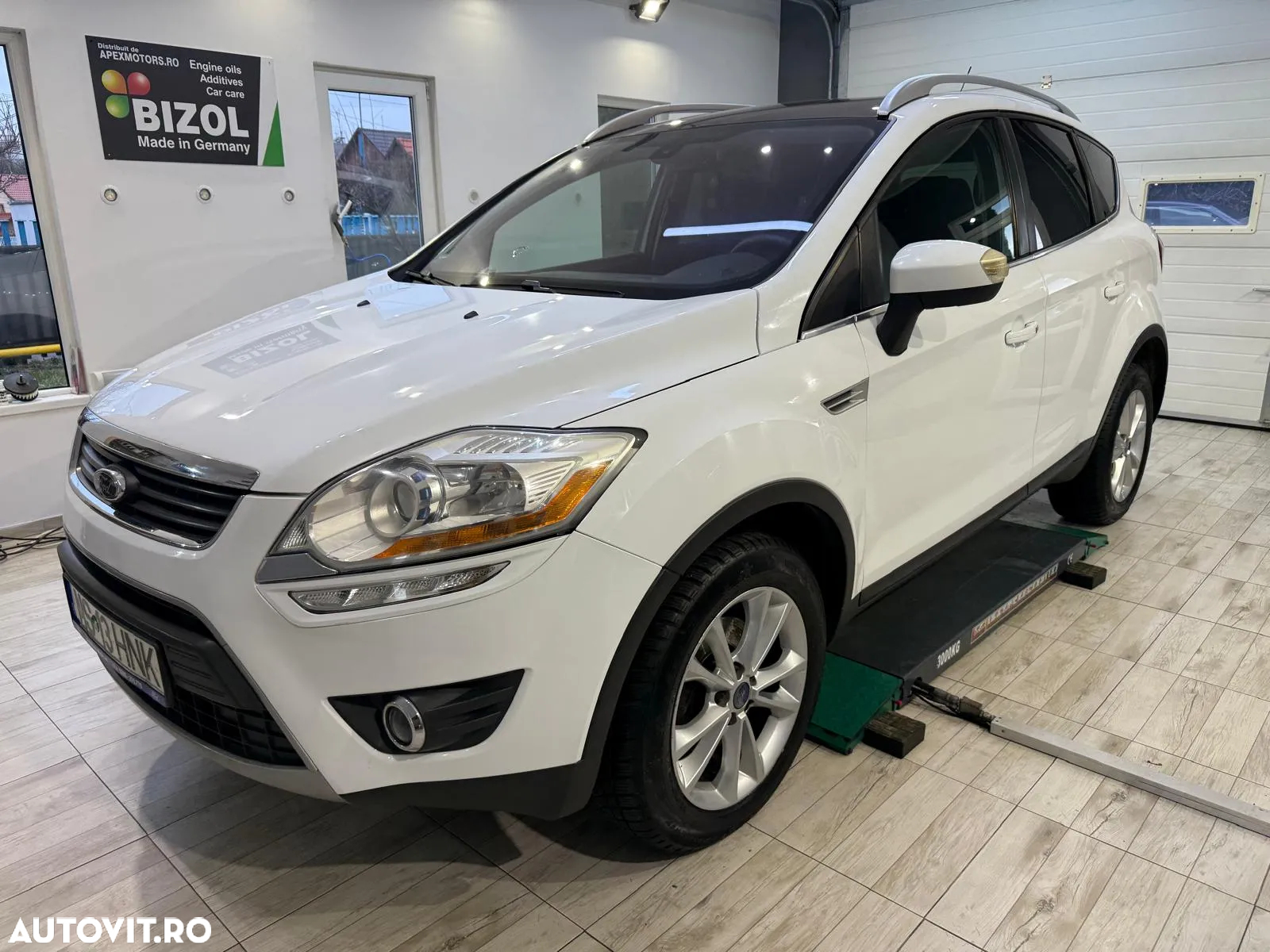 Ford Kuga 2.0 TDCi 4WD Powershift Titanium - 9