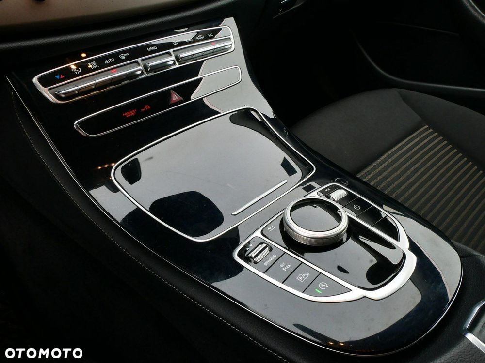 Mercedes-Benz Klasa E 220 d 9G-TRONIC - 18