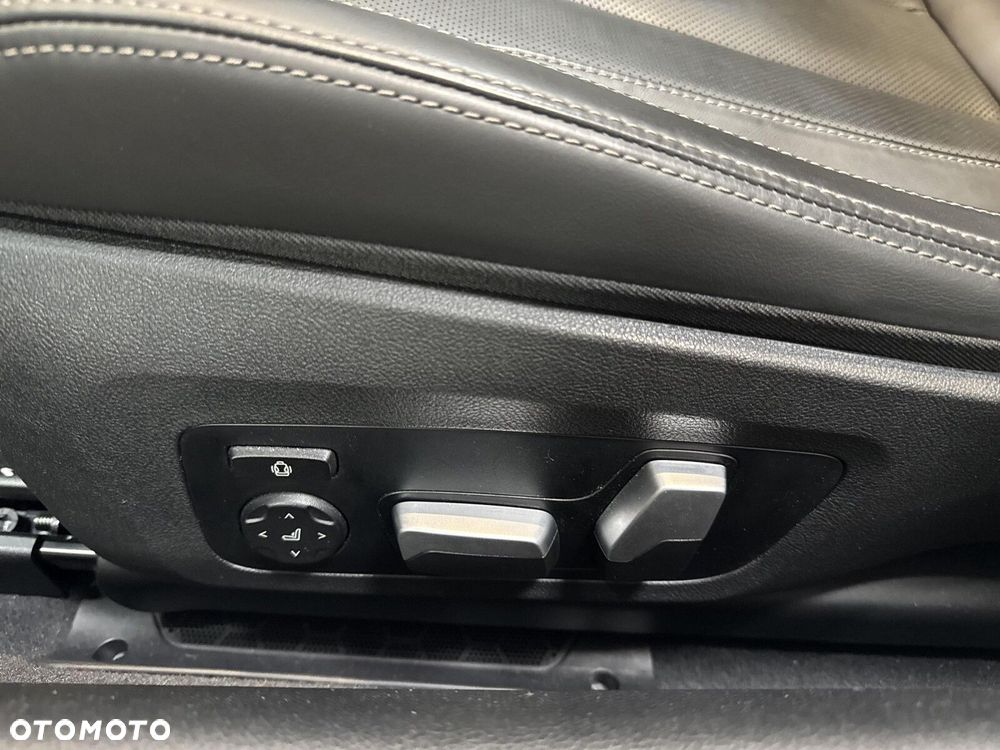 BMW Seria 8 840i - 25