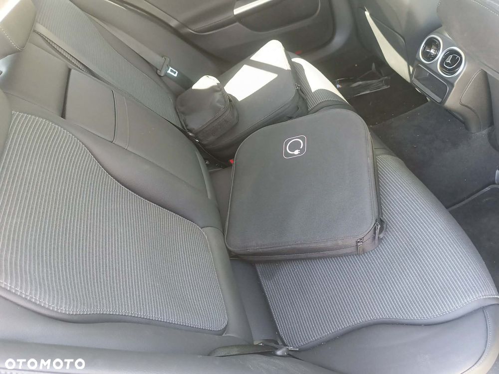 Mercedes-Benz Klasa C 300 e 9G-TRONIC - 17