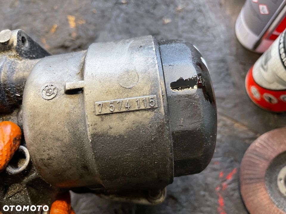 Podstawa filtra chłodnica oleju Bmw N43 Bmw e60 e65 e90 - 5