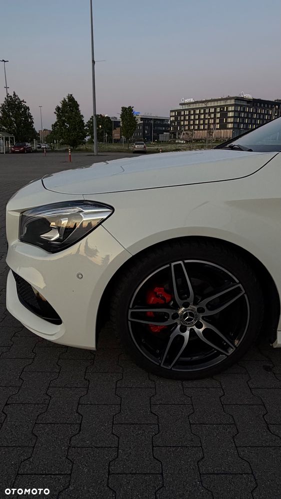 Mercedes-Benz CLA 200 7G-DCT AMG Line - 11