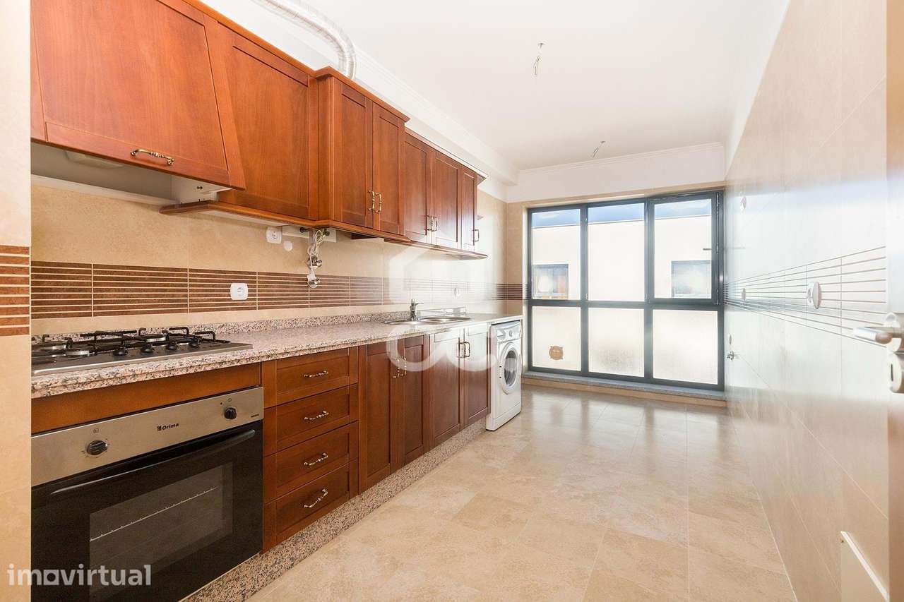 Apartamento T2 com terraço junto ao Teatro Garcia de Resende - Grande imagem: 4/17