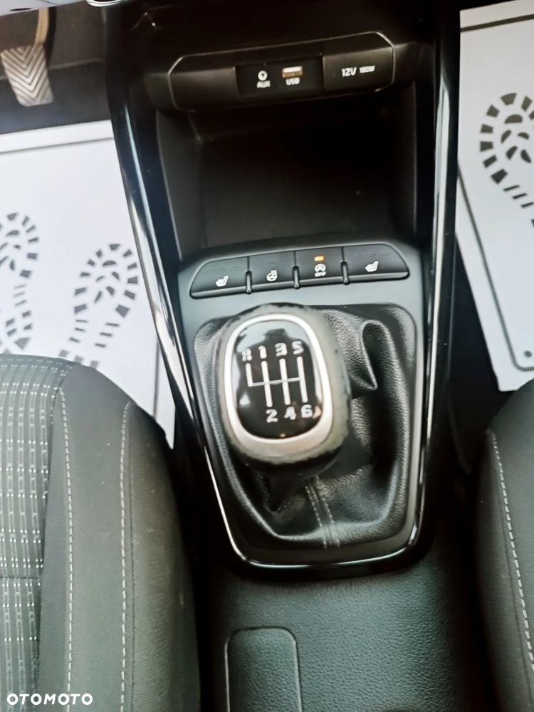 Kia Stonic - 32