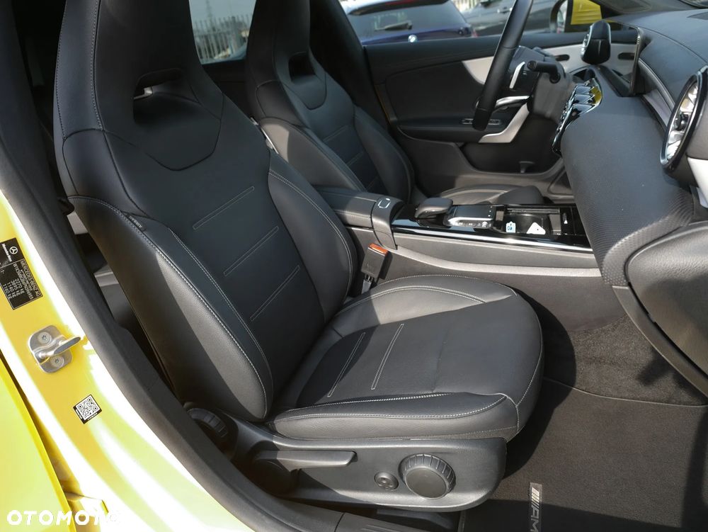 Mercedes-Benz CLA 250 e 8G-DCT AMG Line - 13