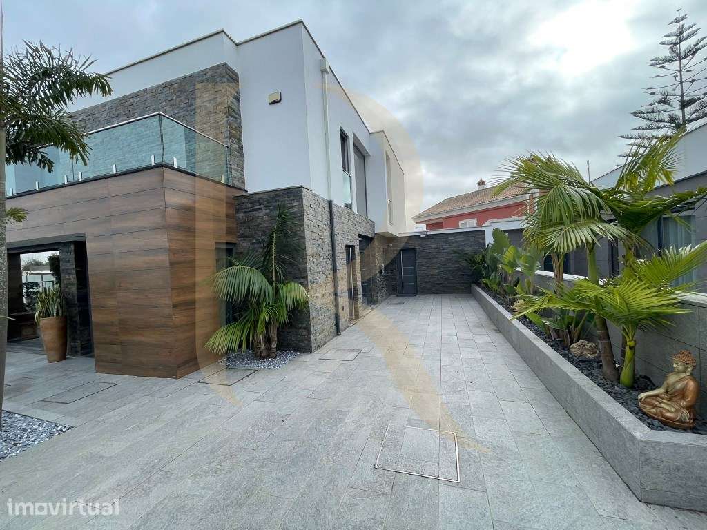 Moradia T4 com piscina e garagem na Charneca da Caparica - Grande imagem: 3/22