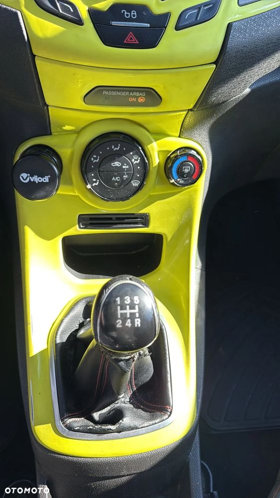 Ford Fiesta - 26