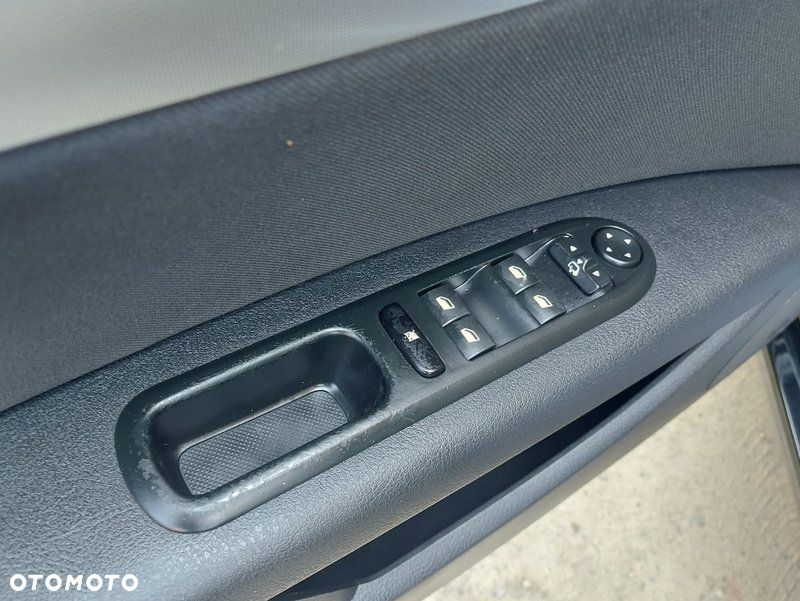Peugeot 407 HDi 140 JBL - 36