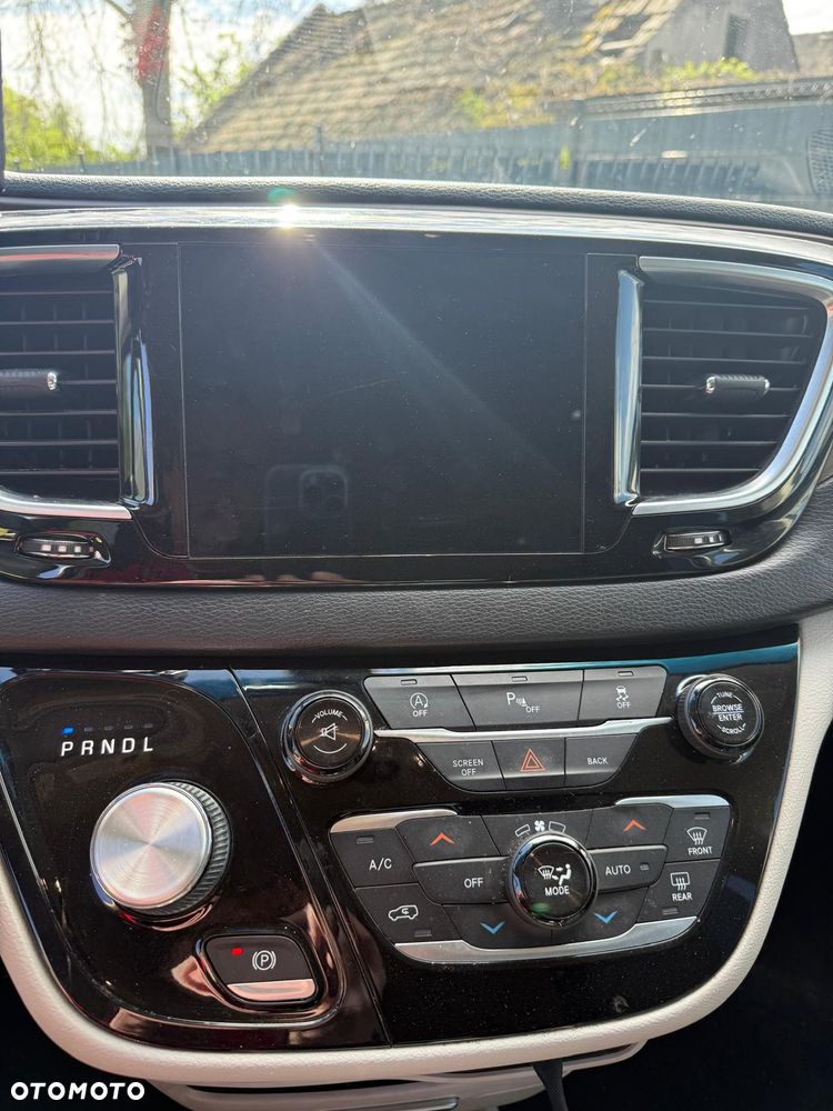 Chrysler Pacifica - 25