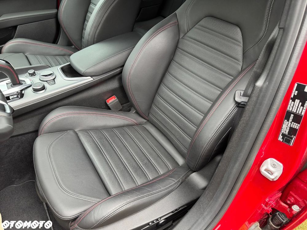 Alfa Romeo Giulia 2.0 Turbo Competizione Q4 - 16