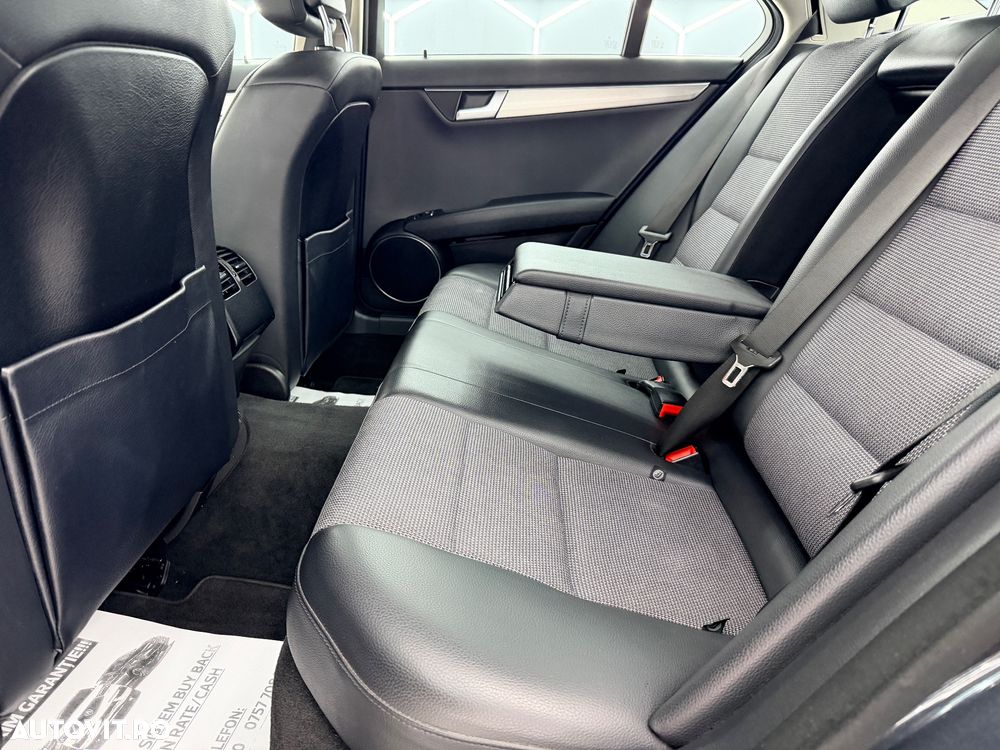 Mercedes-Benz C 180 Avantgarde Edition - 12