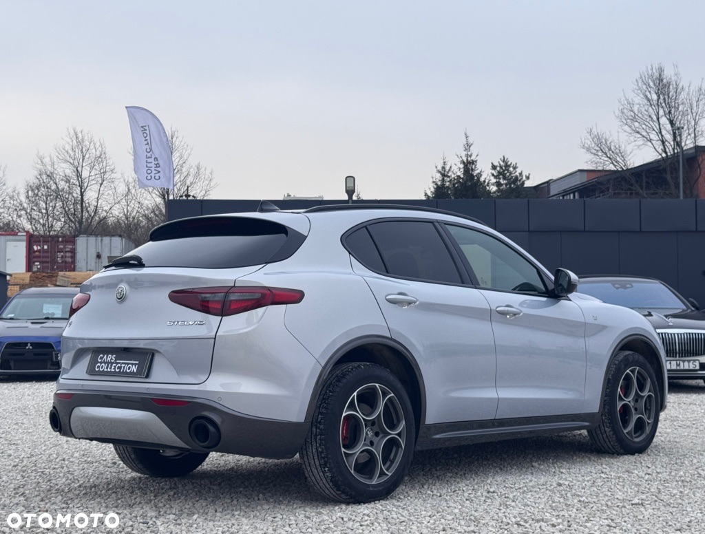 Alfa Romeo Stelvio 2.0 Turbo 16V AT8-Q4 Ti - 4