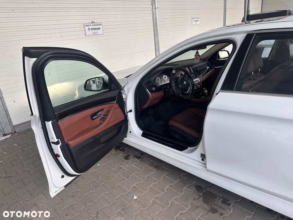 BMW Seria 5 528i xDrive - 4