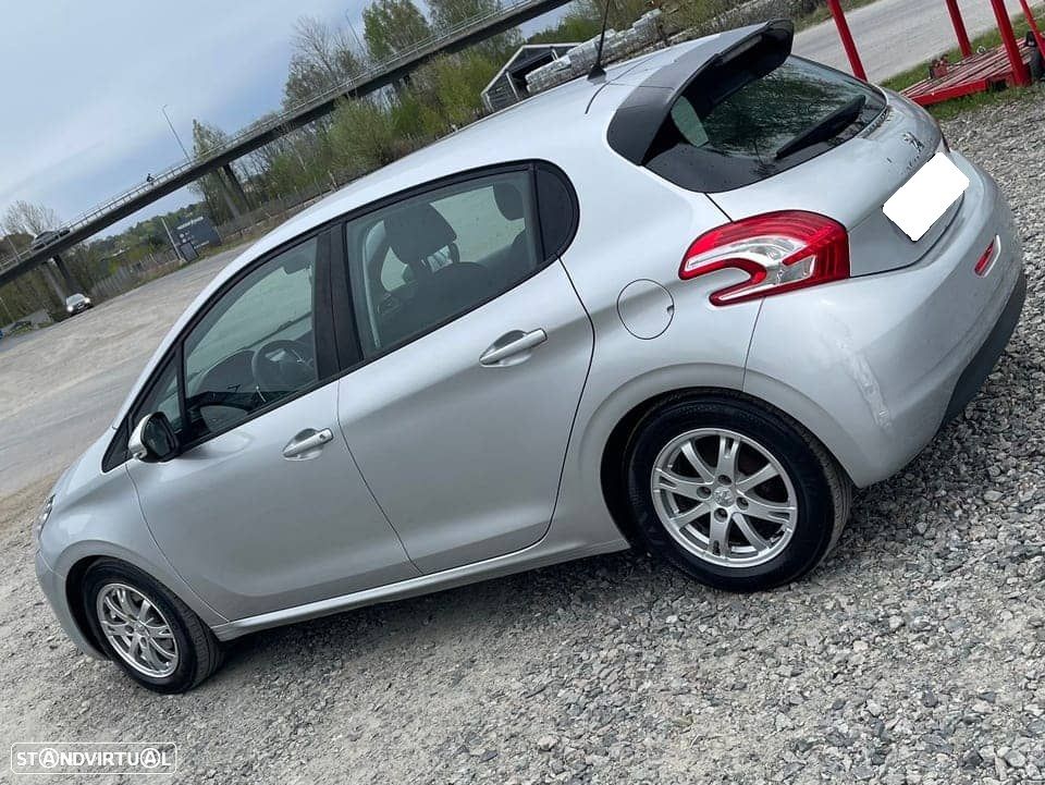 Peugeot 208 - 1