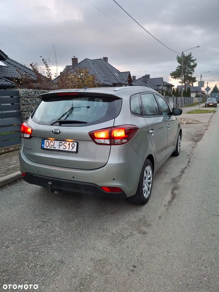 Kia Carens 1.6 GDI Attract - 10