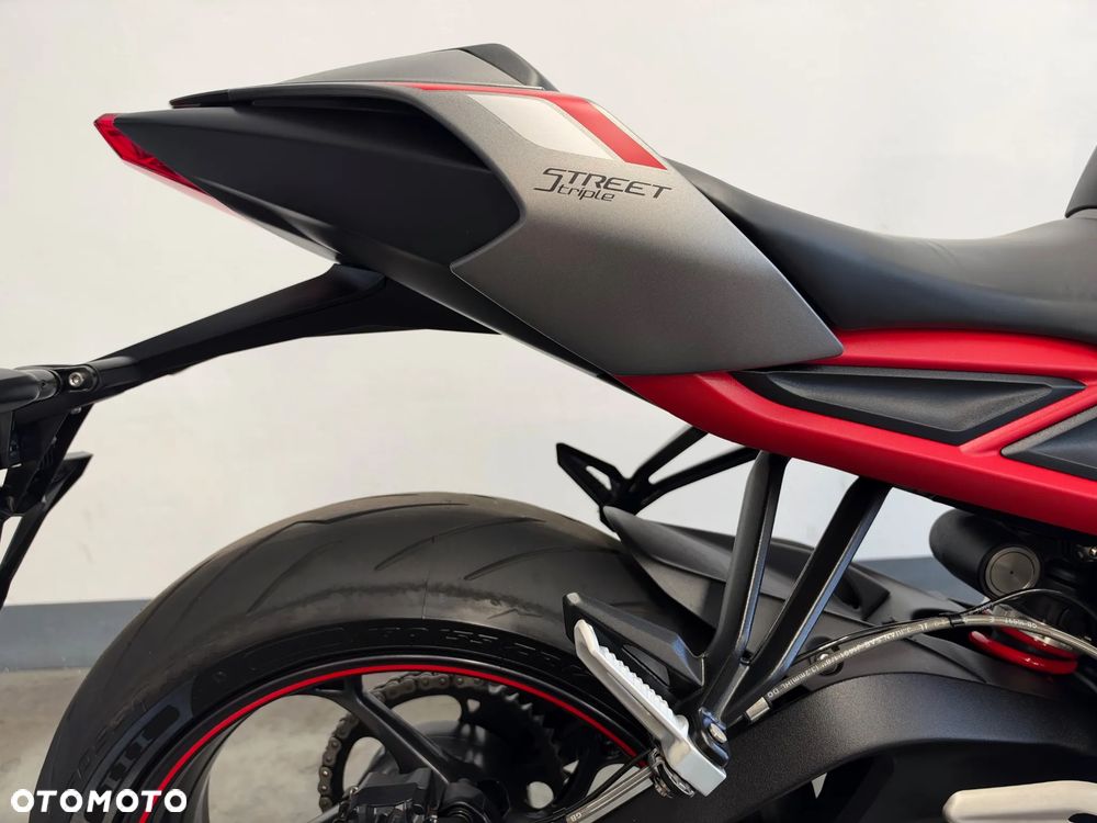 Triumph Street Triple - 33