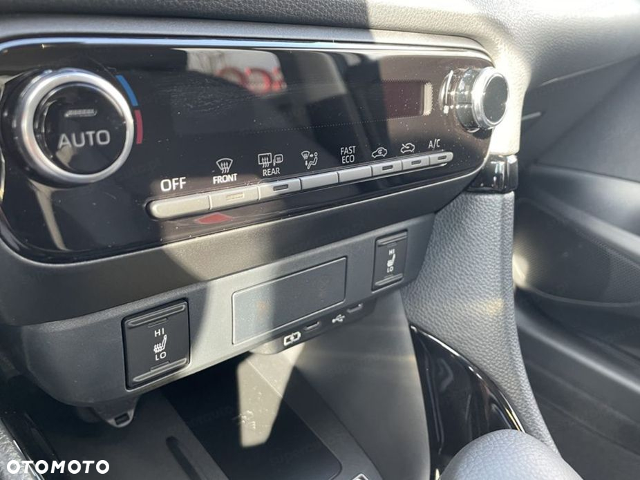 Toyota Yaris Hybrid 1.5 Selection Style - 11