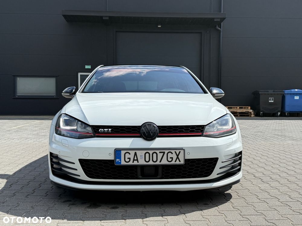 Volkswagen Golf - 8