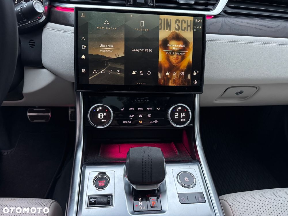 Jaguar XF P300 AWD R-Dynamic S - 28