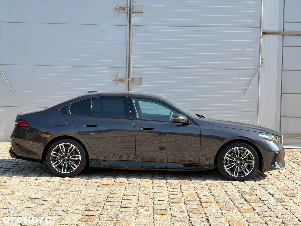 BMW Seria 5 530e xDrive PHEV - 3