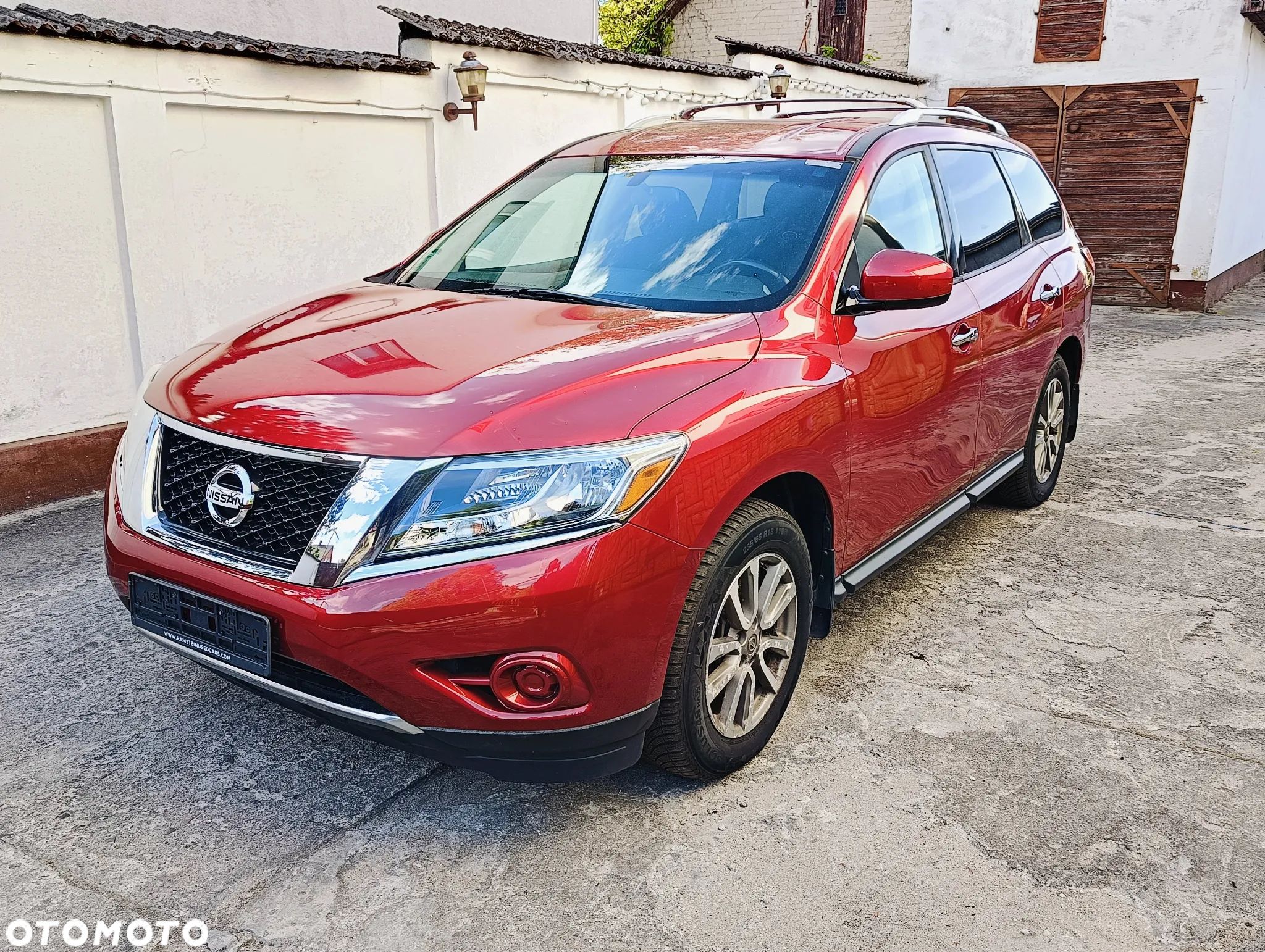 Nissan Pathfinder - 1