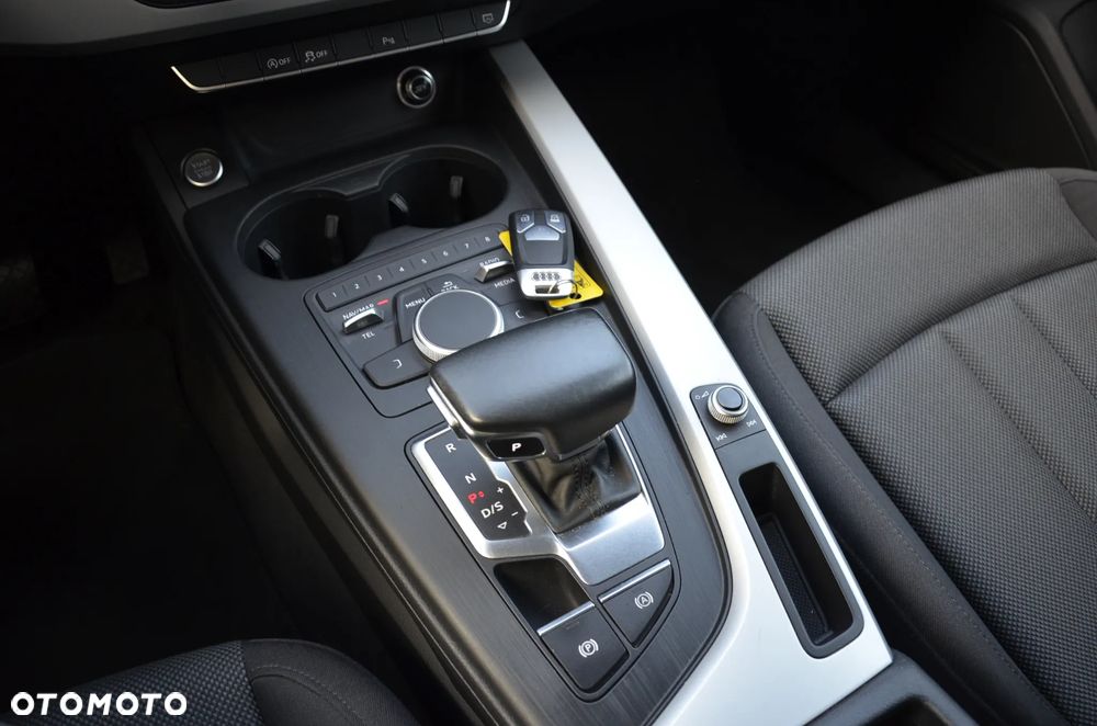 Audi A4 Avant 30 TDI S tronic design - 25