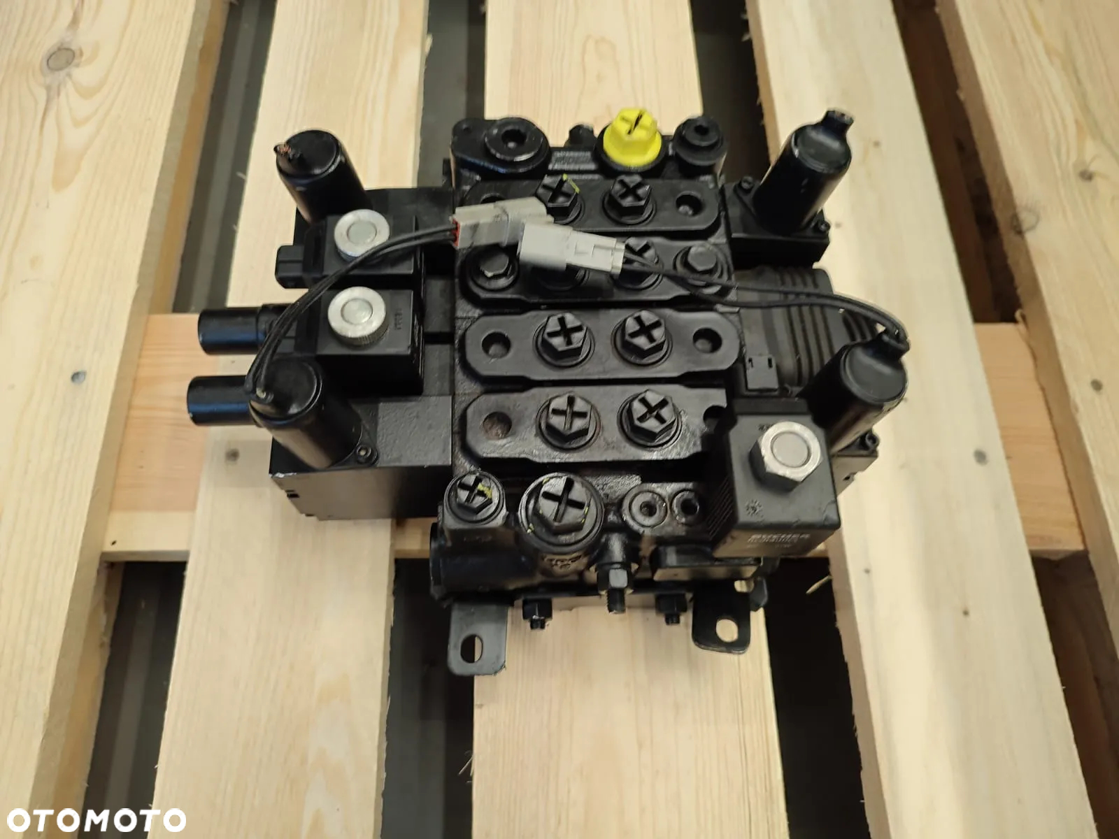Rozdzielacz hydrauliczny 200011242005 BUCHER - 5