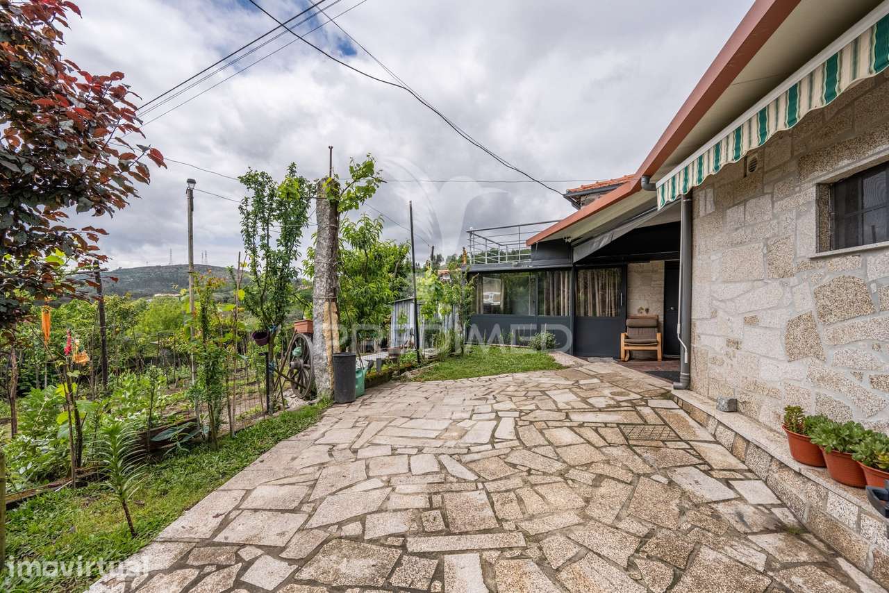 MORADIA, CASA ALDEIA, COM TERRENO, EM RENDUFINHO, POVOA LANHOSO. - Grande imagem: 3/28