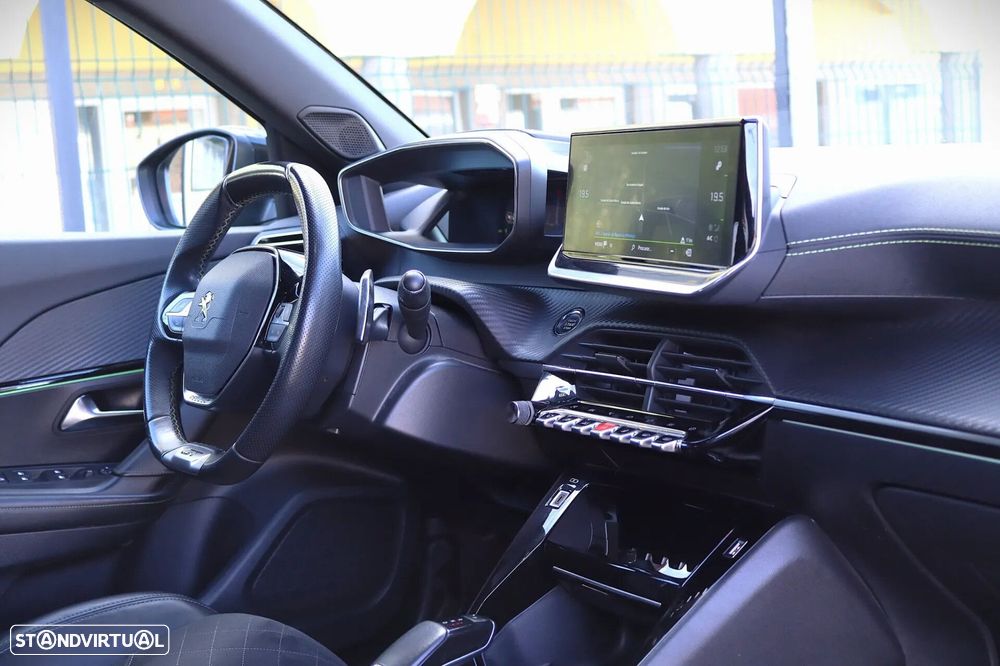 Peugeot 2008 1.2 PureTech GT EAT8 - 31