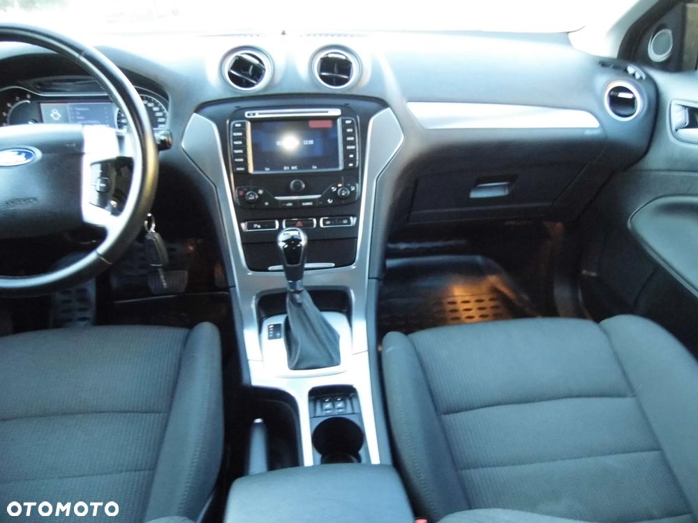 Ford Mondeo 2.0 T Ghia MPS6 - 17