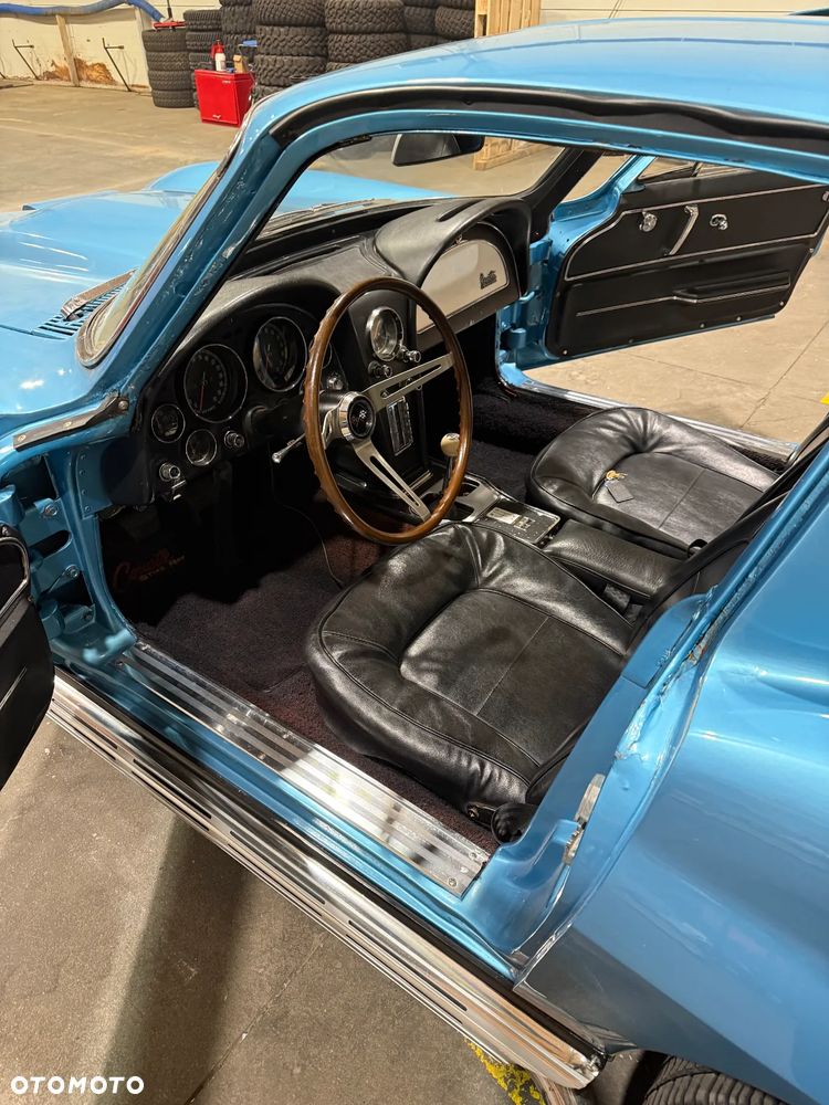 Chevrolet Corvette - 7