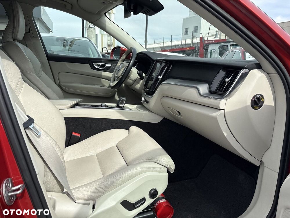 Volvo XC 60 B4 D Momentum - 10