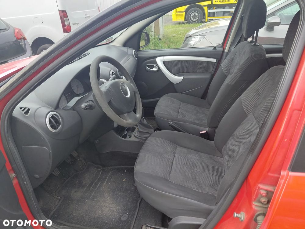 Dacia Sandero - 10
