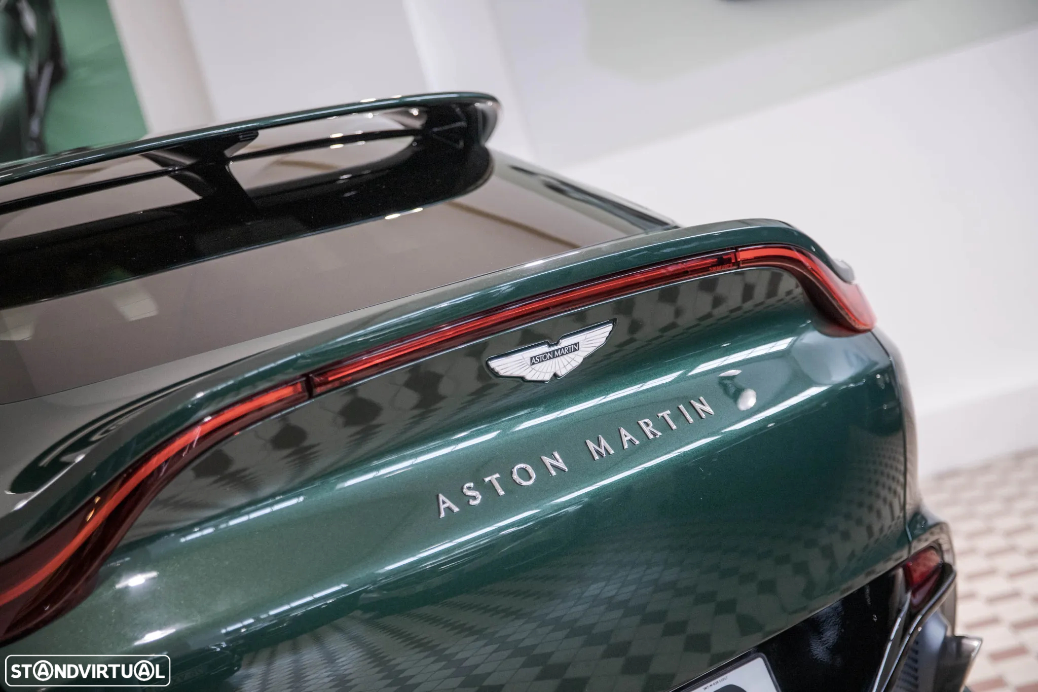Aston Martin DBX Standard - 14