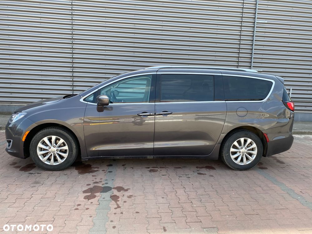 Chrysler Pacifica - 3