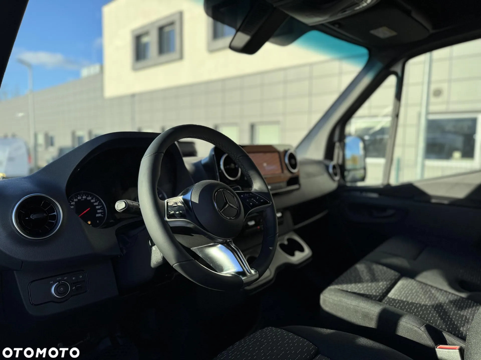 Mercedes-Benz Sprinter - 10