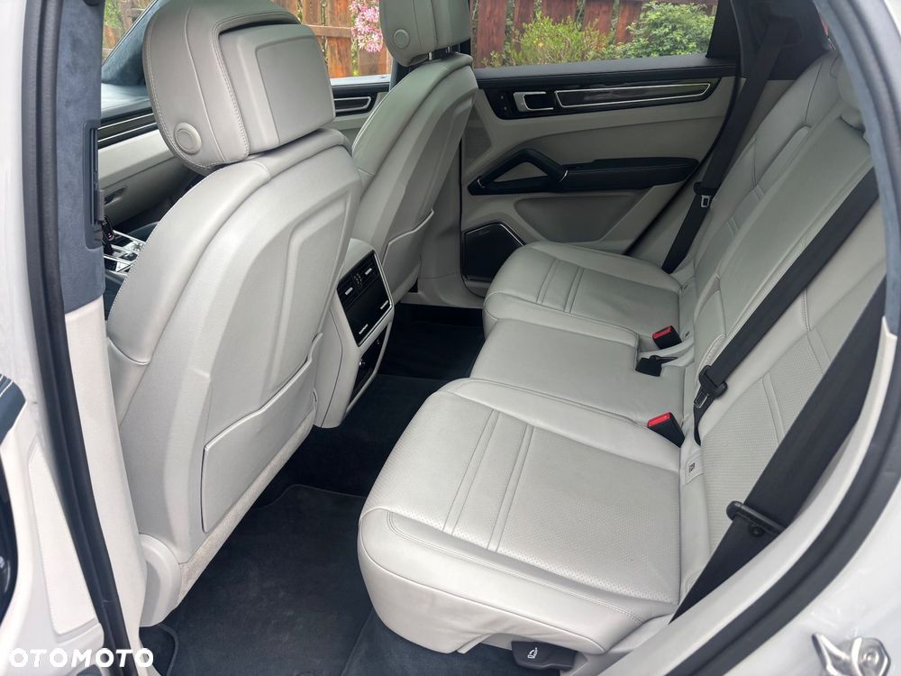 Porsche Cayenne Platinum Edition - 10