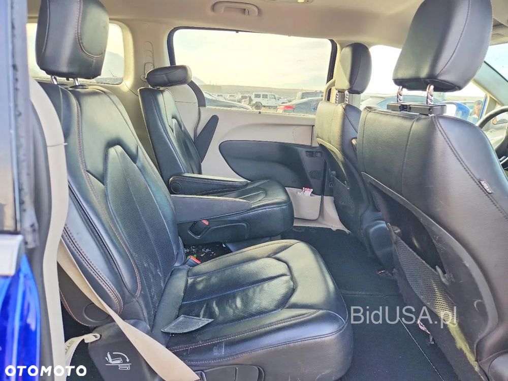 Chrysler Pacifica - 11