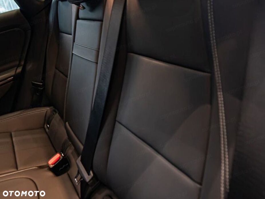 Mercedes-Benz CLA - 16