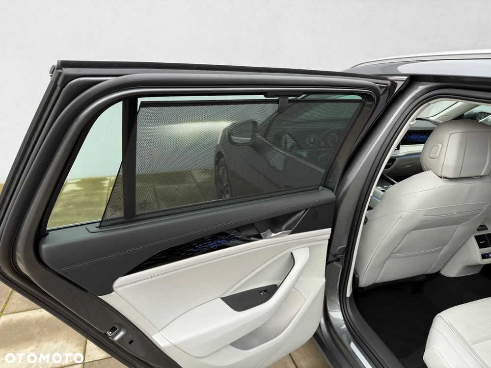 Volkswagen Passat 2.0 TDI SCR 4Mot Elegance DSG - 13