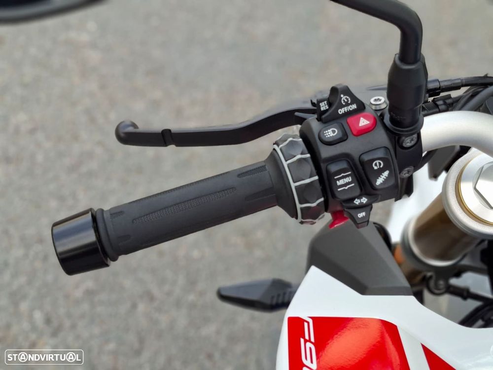 BMW F 900 R Lightwhite - 14