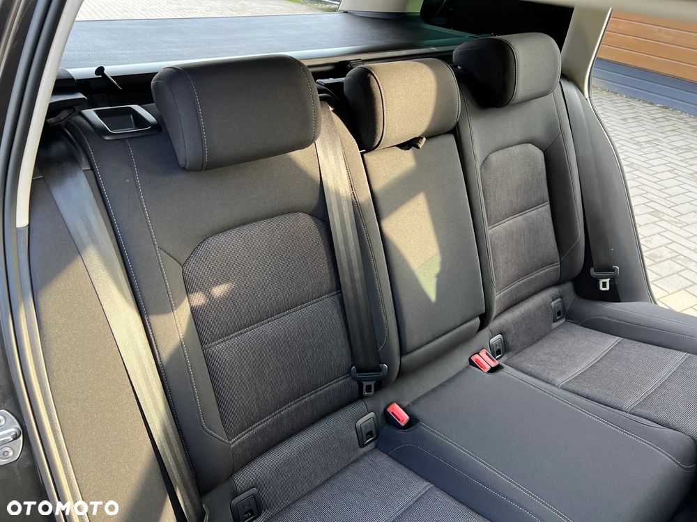 Volkswagen Passat - 23