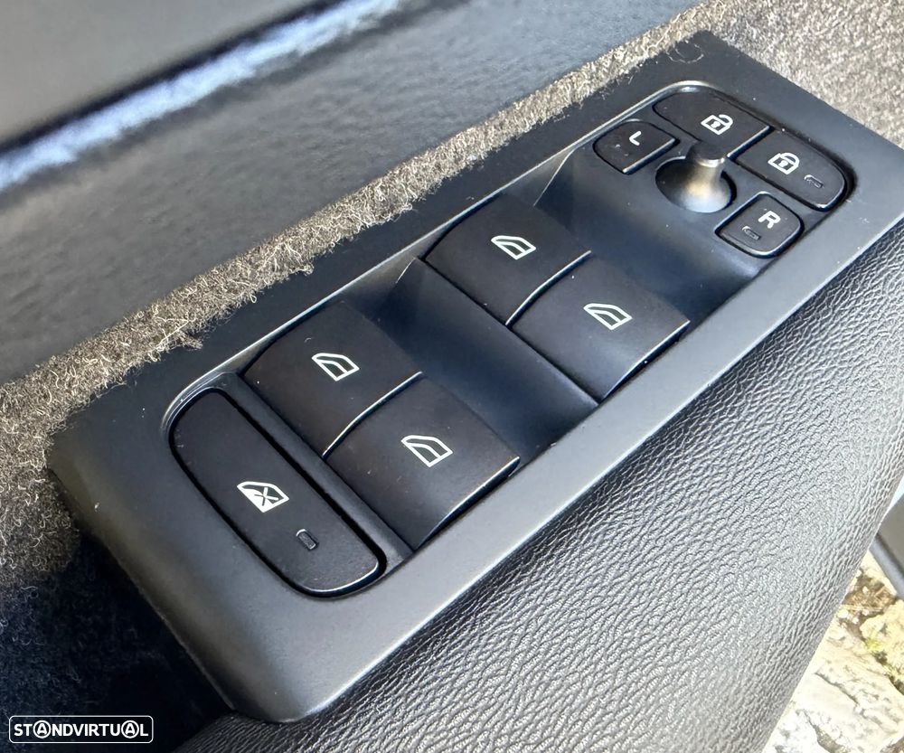 Volvo XC 40 1.5 T3 R-Design Tech Edition - 17