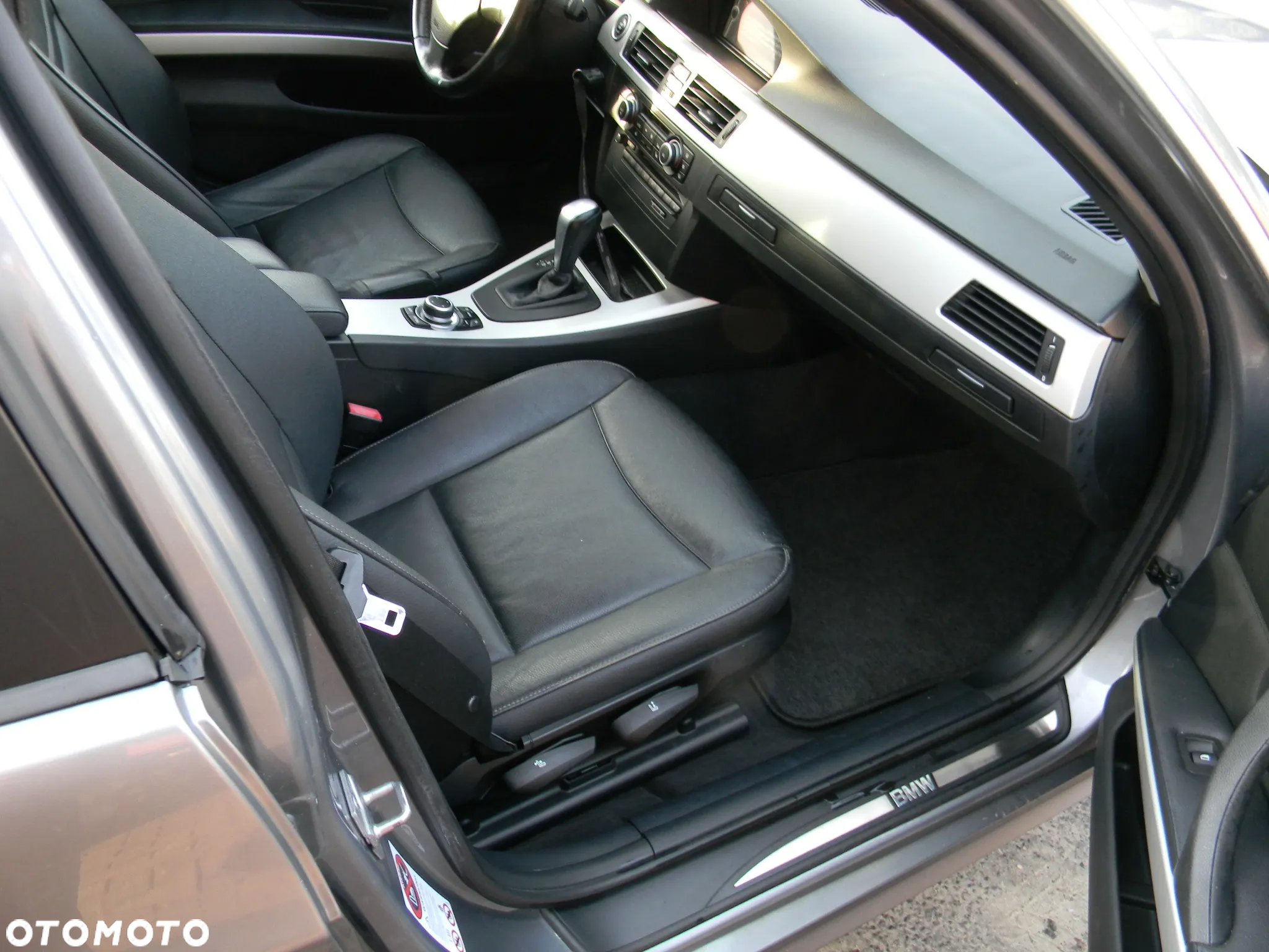 BMW Seria 3 325d DPF Touring Edition Exclusive - 12