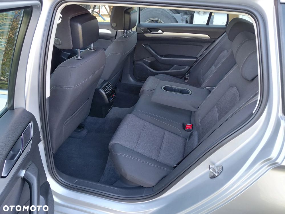Volkswagen Passat 2.0 TDI SCR Comfortline DSG - 24