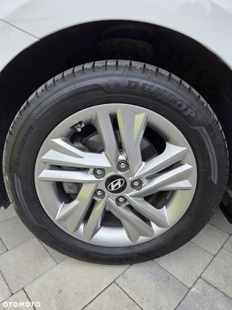 Hyundai Elantra - 16