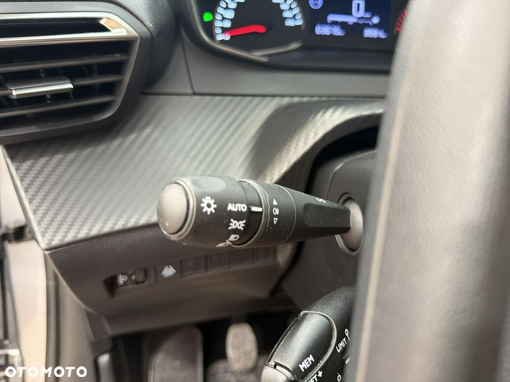 Peugeot 208 1.2 PureTech Like S&S - 23
