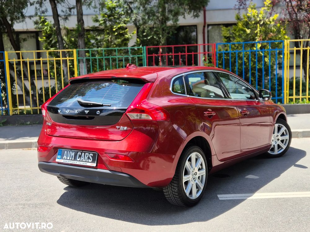 Volvo V40 T2 Inscription - 10