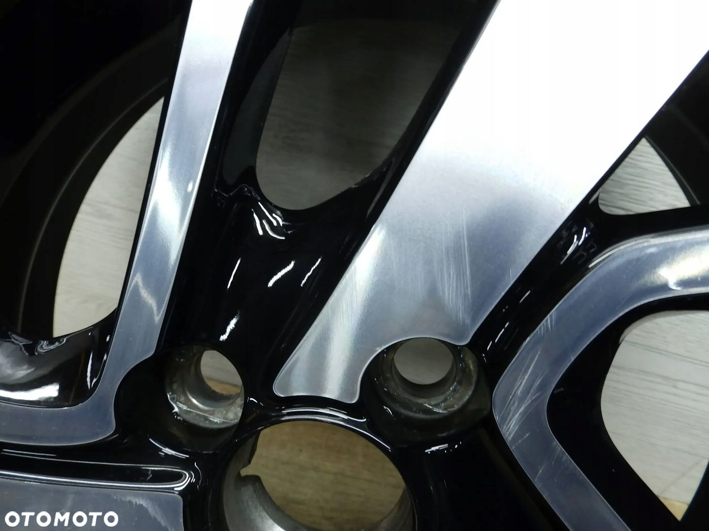 Felga Peugeot 108 Citroen C1 4.5Jx15 CH4-35 Et35 4x100 - 9